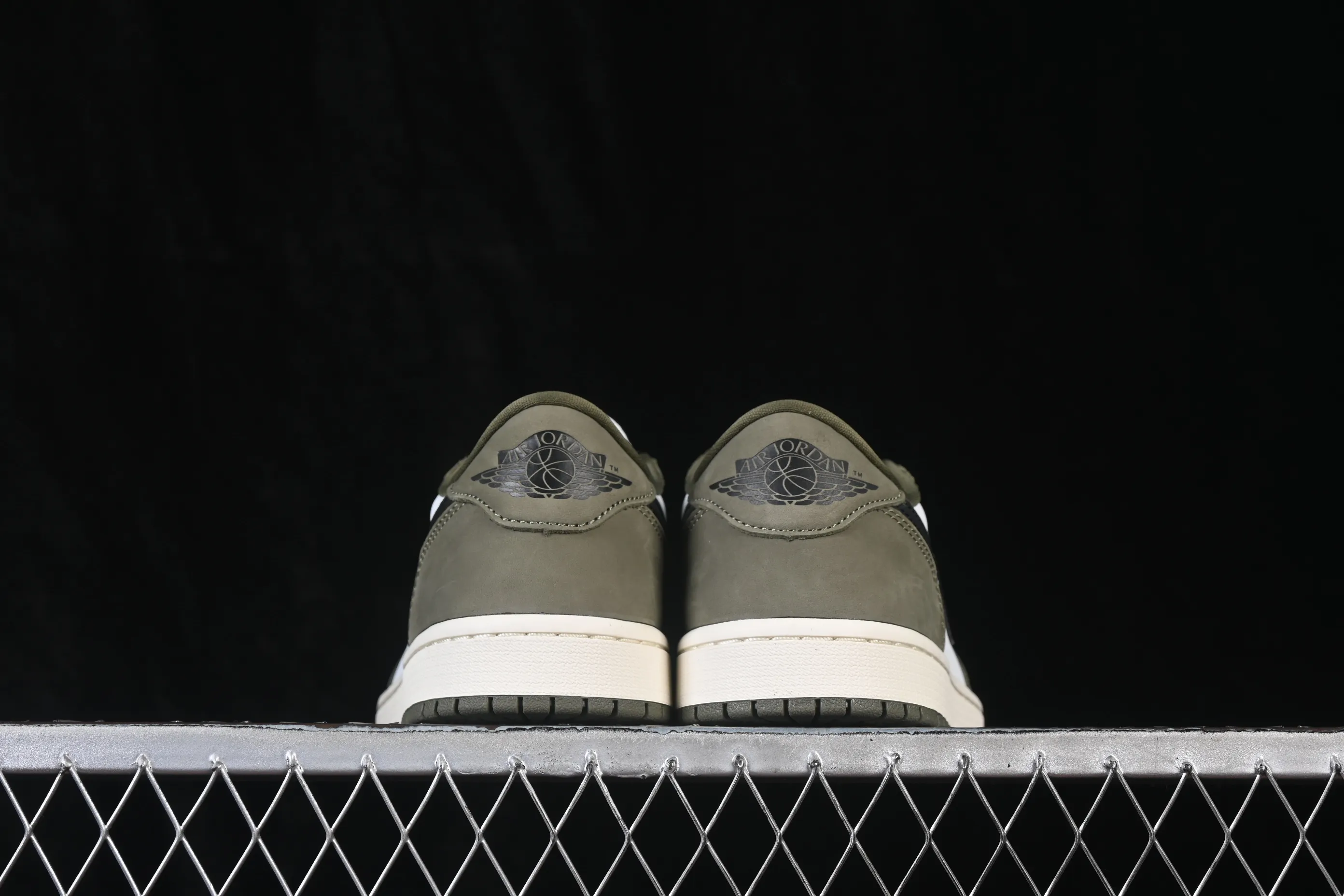 All categories Air Jordan Jordan series basketball shoes Air Jordan 1 Low G version pure original Air Jordan 1 Low OG "Medium Olive" AJ1 Joe 1 joint model olive green low-top retro culture basketball shoes HQ6998-200